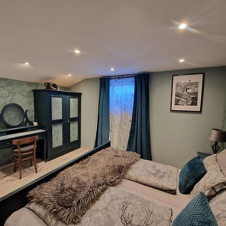 フッシュ・アン・デア・グロースグロックナーシュトラーセAlp Haus Grossglocknerアパートメント エクステリア 写真