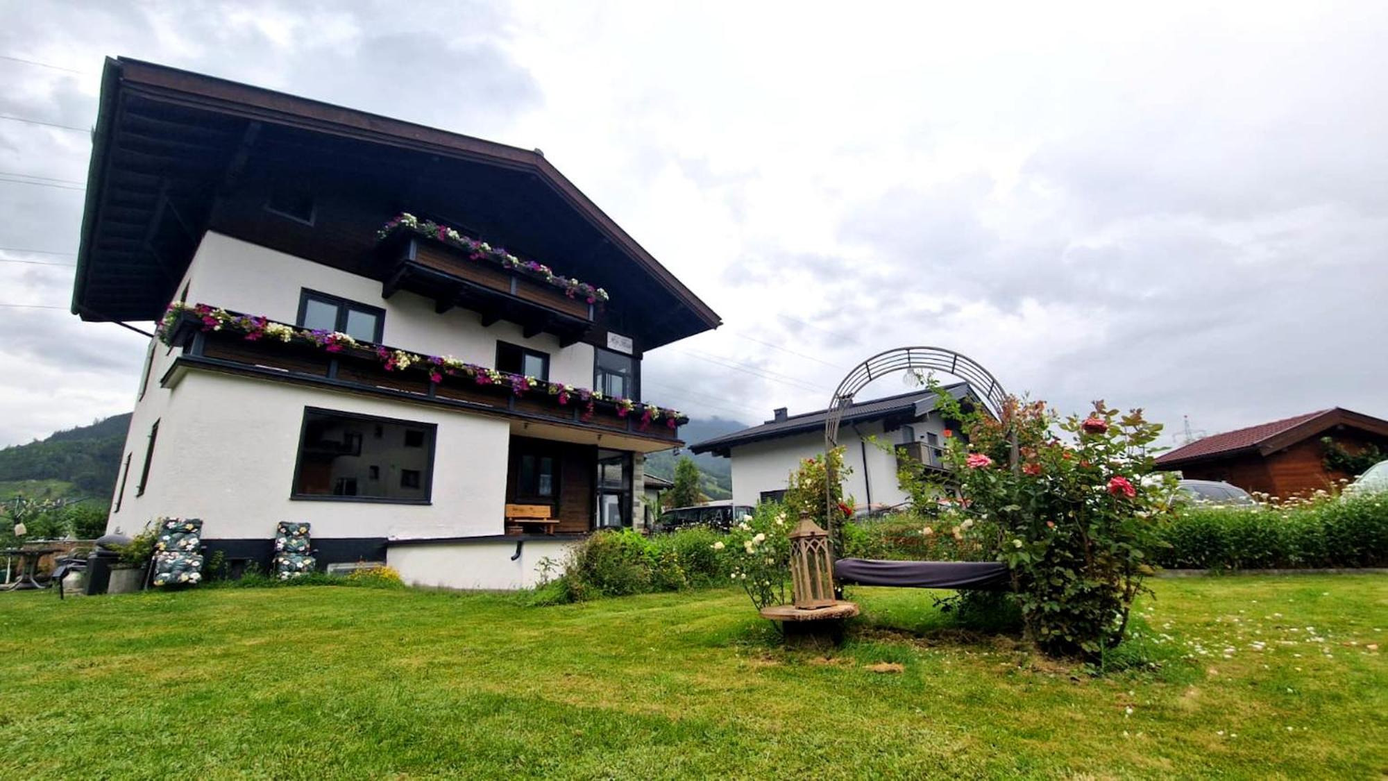 フッシュ・アン・デア・グロースグロックナーシュトラーセAlp Haus Grossglocknerアパートメント エクステリア 写真