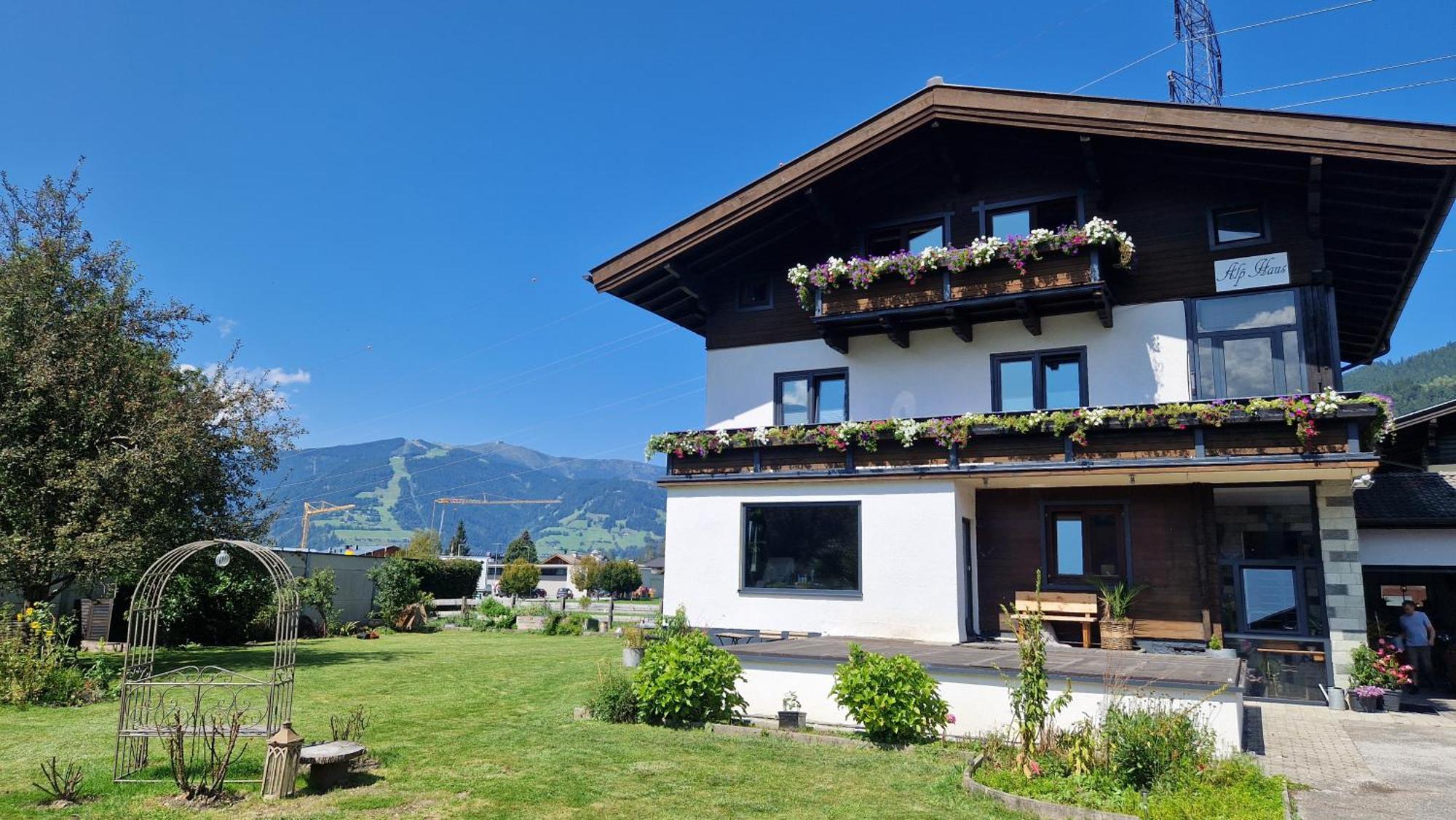 フッシュ・アン・デア・グロースグロックナーシュトラーセAlp Haus Grossglocknerアパートメント エクステリア 写真